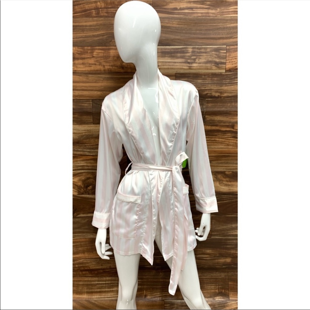 🌸Sam Edelman Robe🌸 - Picture 2 of 6